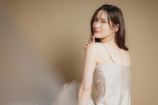 微笑む美しい日本人女性